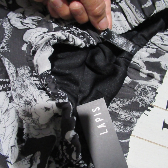 NWT Skirt medium - Picture 3 of 7